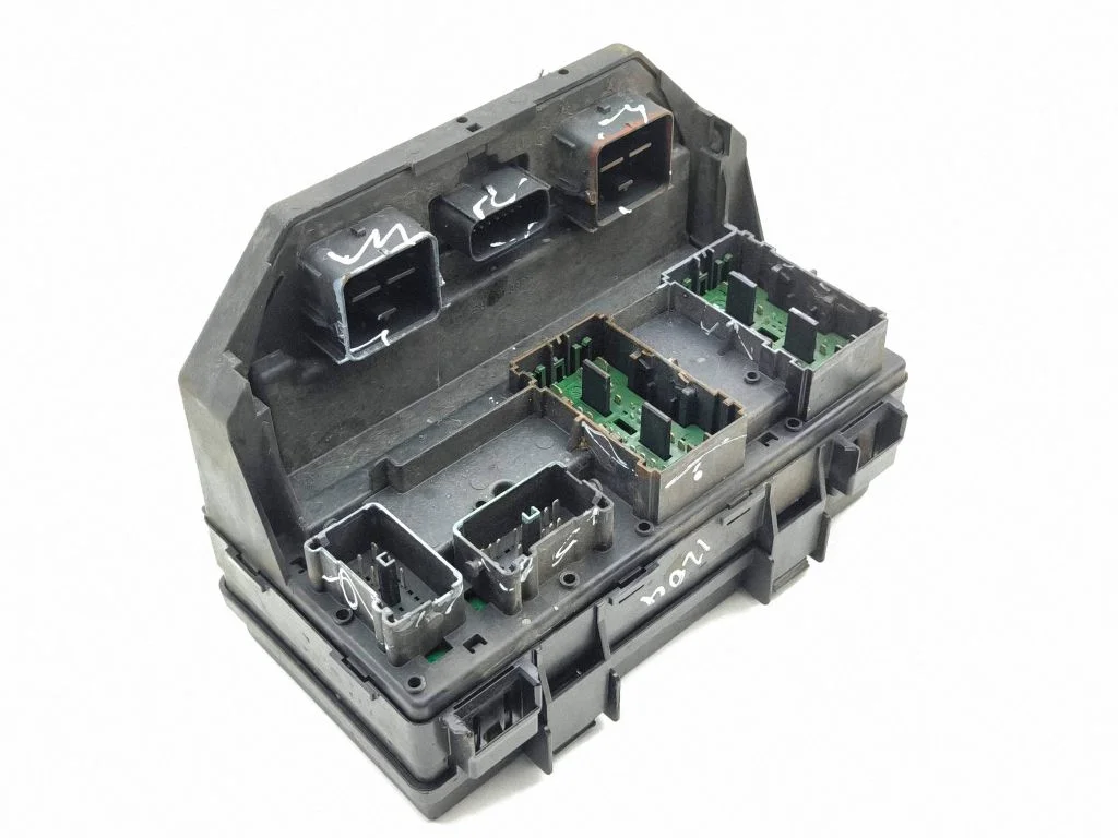 Drošinātāju bloks R2987A0781