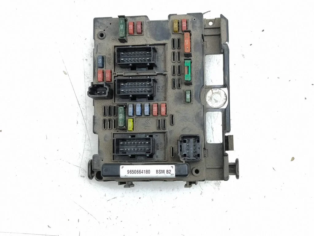 Drošinātāju bloks – Peugeot 307 (2001-2005)