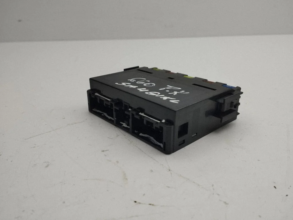Fuse module 8921153020
