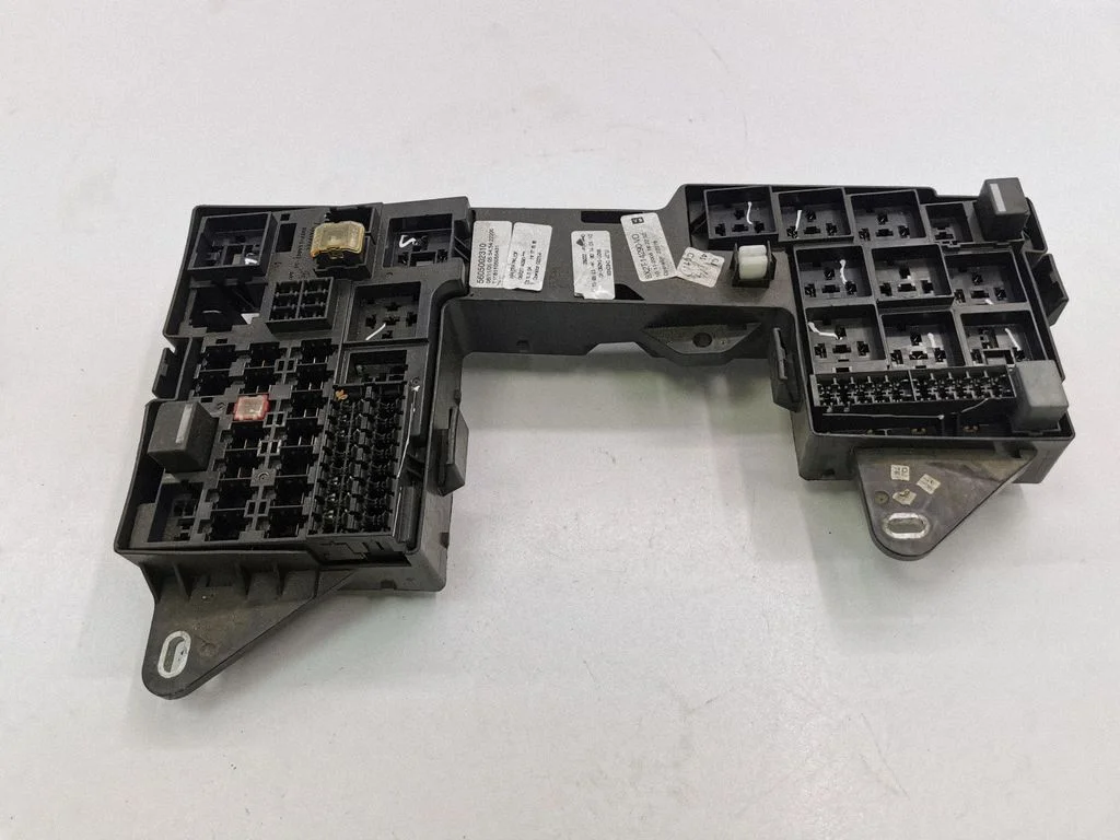 Drošinātāju bloks 8X2T14290VD