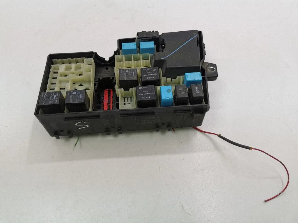 Fuse module – Mazda 3 I (2003-2006)