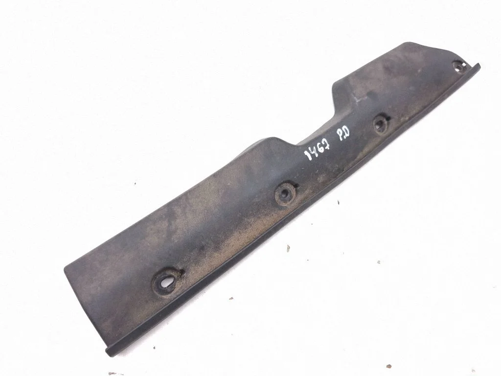 Cita motora nodalījuma detaļa KB7W56915