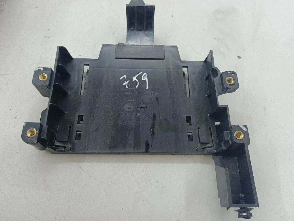 Other engine bay part BJ3212A692AA