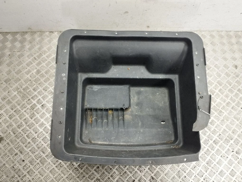 Glove box in trunk 067895200