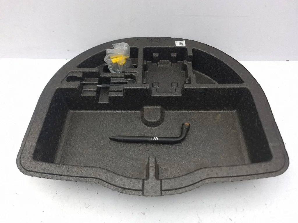 Glove box in trunk 09100J7900