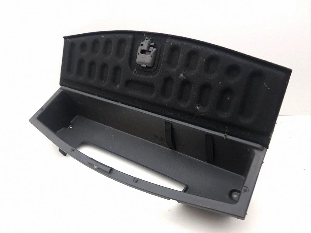 Glove box in trunk 96630534