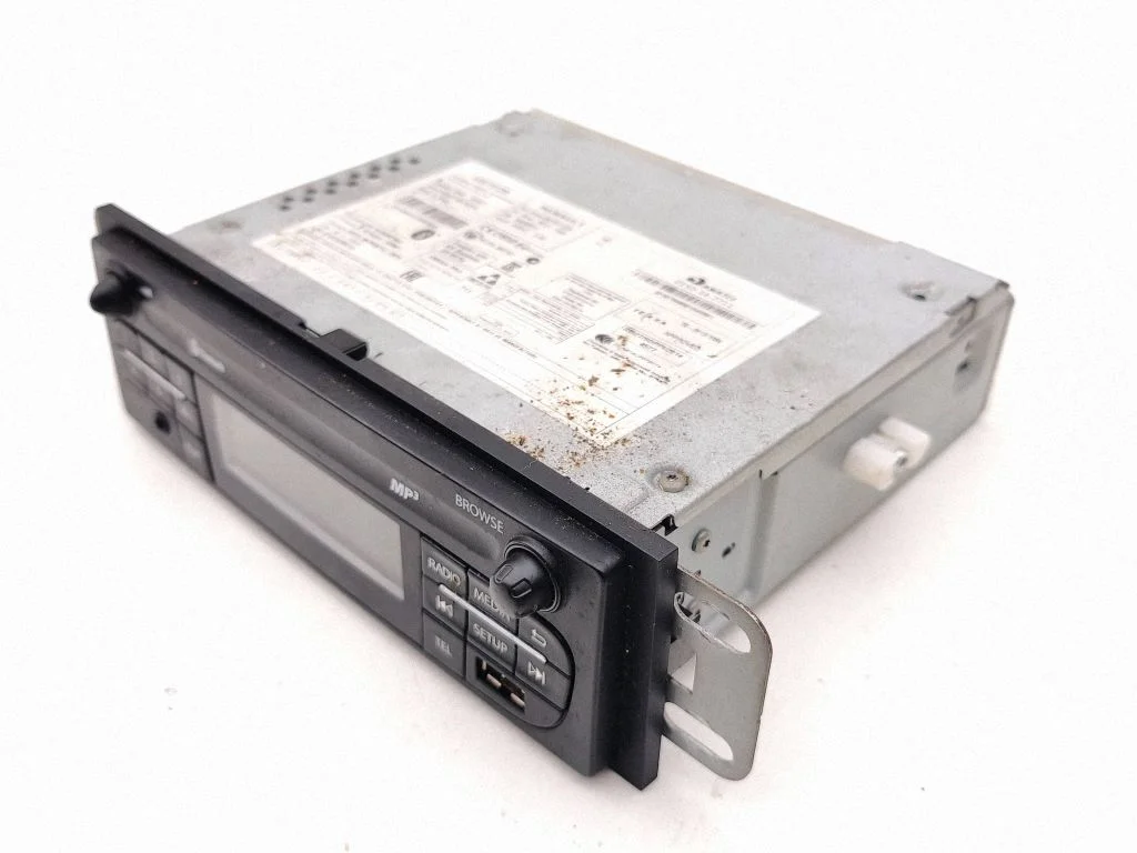 Radio/CD/DVD/GPS head unit 281157115R