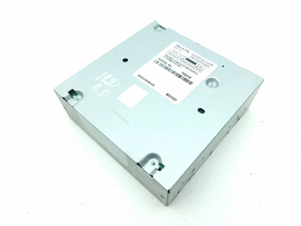 Radio/CD/DVD/GPS head unit – Tesla Model S (2012-)