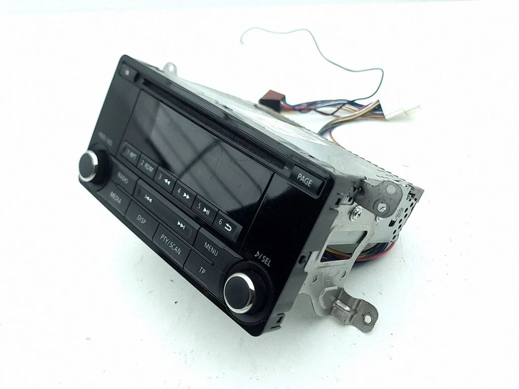 Radio/CD/DVD/GPS head unit 8701A562