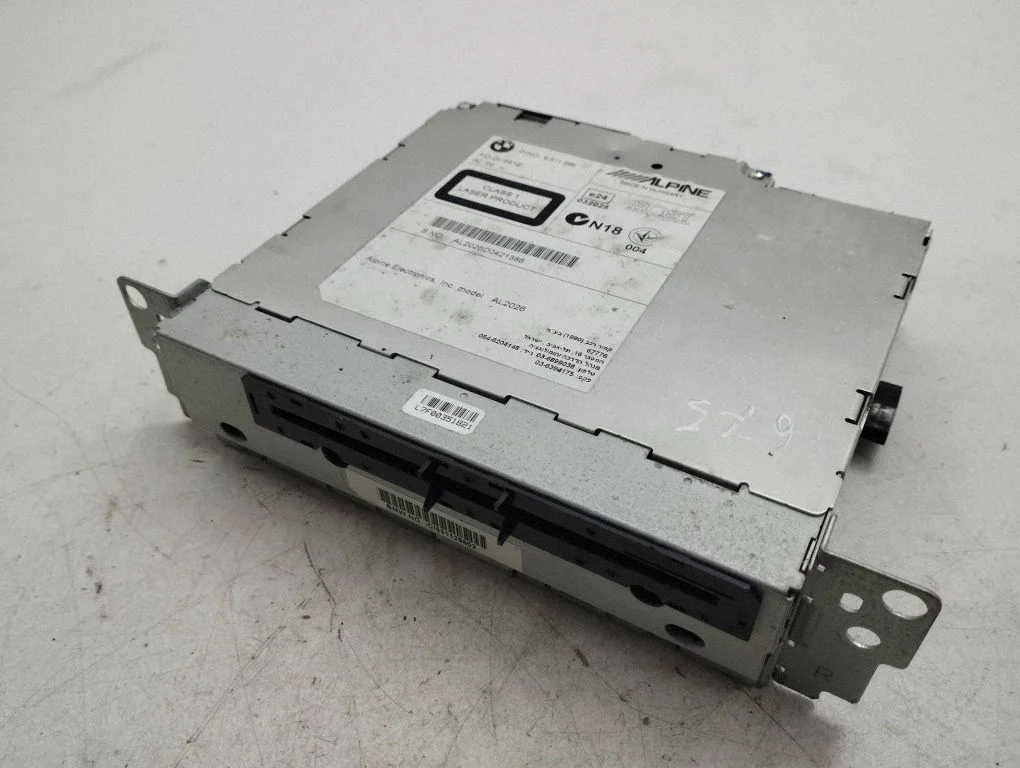 Radio/CD/DVD/GPS head unit 9311296