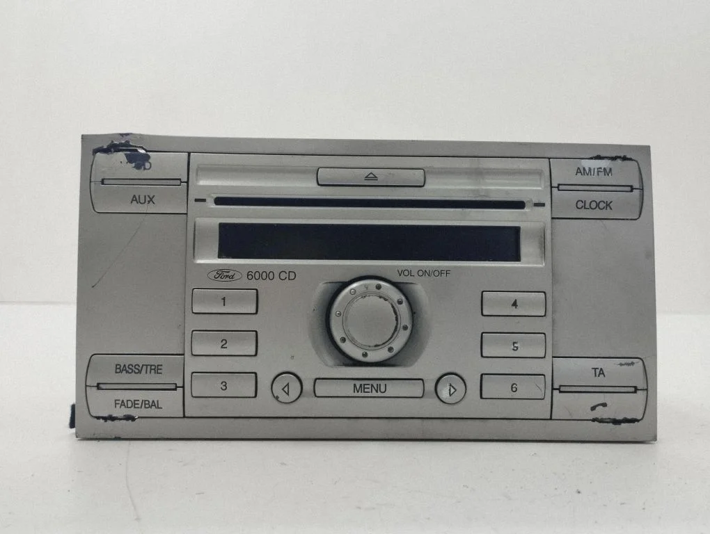 Radio/CD/DVD/GPS head unit E1110R023539