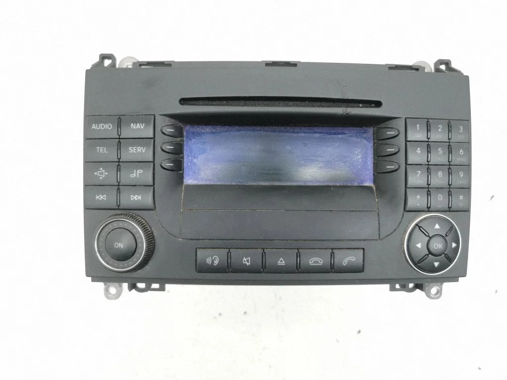 Radio/CD/DVD/GPS head unit A1698209689