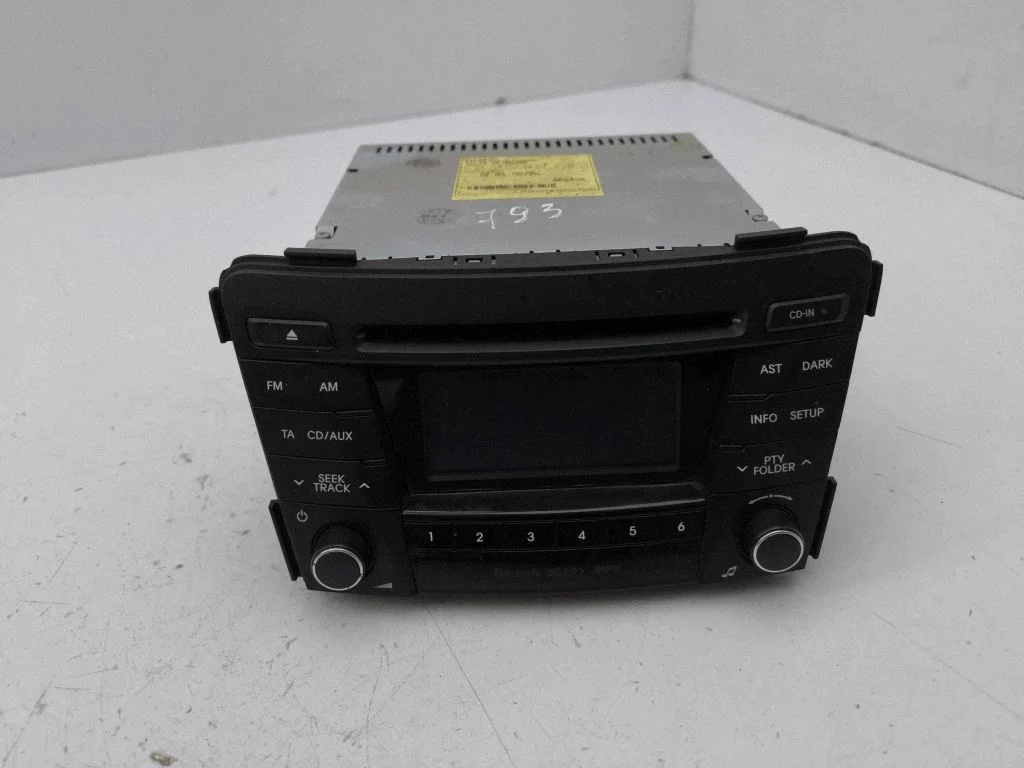 Raadio / CD/DVD-mängija / navigatsioon 961703Z0504X