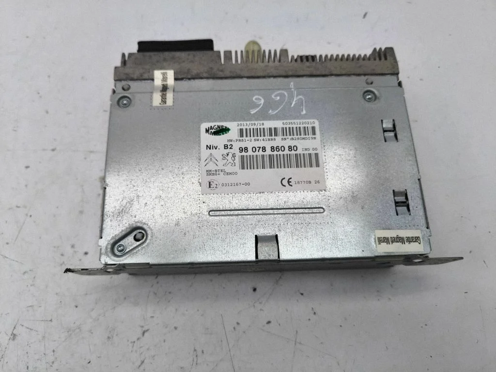 Radio/CD/DVD/GPS head unit 9807886080