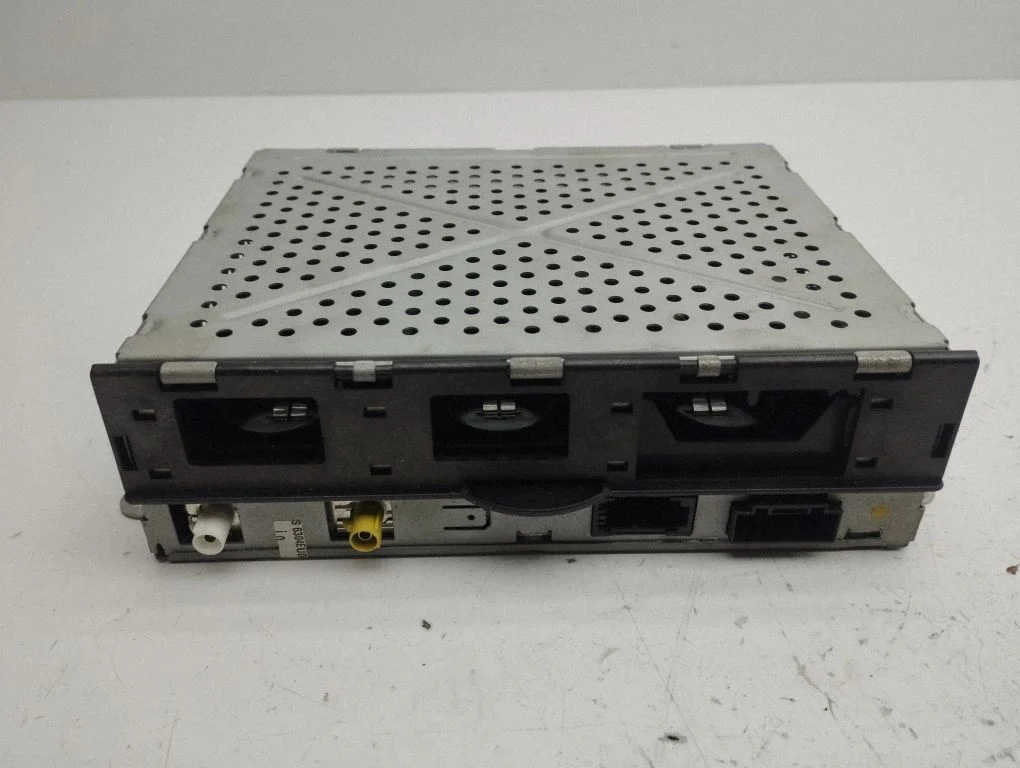 Radio, odtwarzacz CD/DVD, nawigacja – Audi A8 S8 D3 4E (2002-2009)