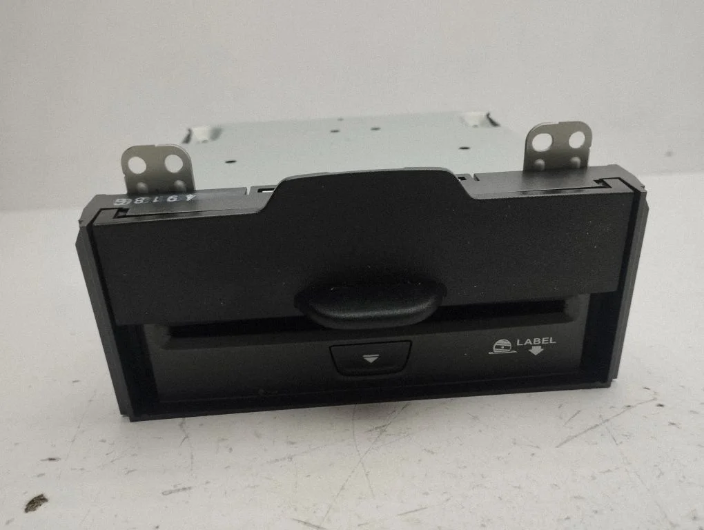 Radio/CD/DVD/GPS head unit P68225372AB