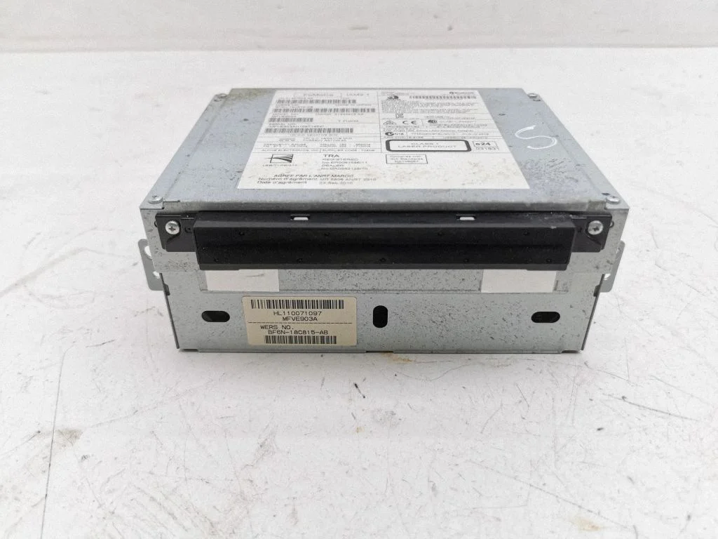 Radio/CD/DVD atskaņotājs/navigācija MFVE903A