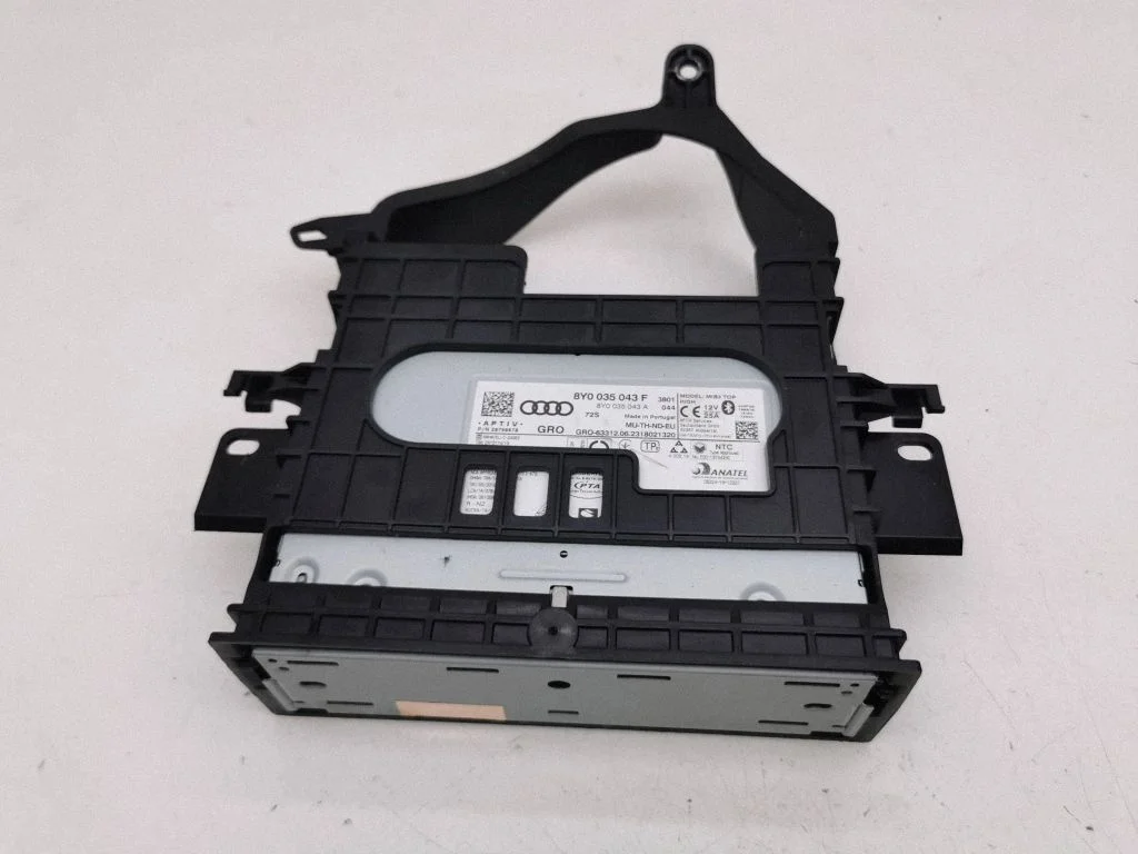 Radio/CD/DVD/GPS head unit 8Y0035043F