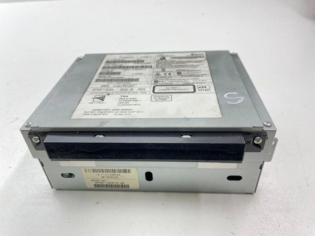 Radio/CD/DVD/GPS head unit 31359279