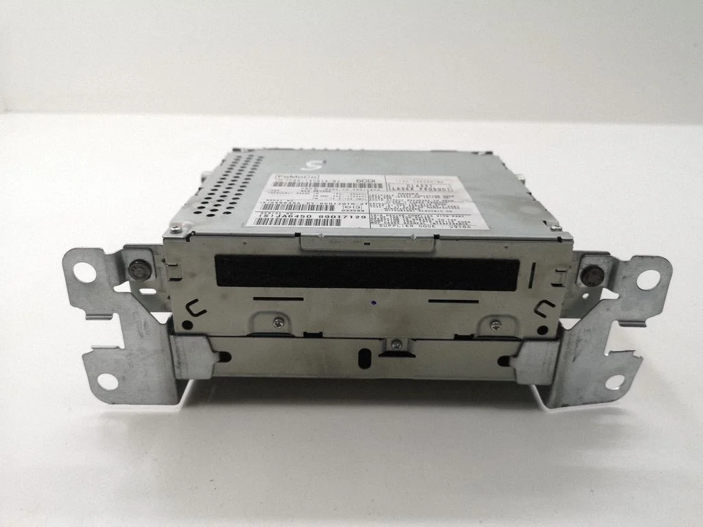 Radio/CD/DVD/GPS head unit 7F6N18C825BA