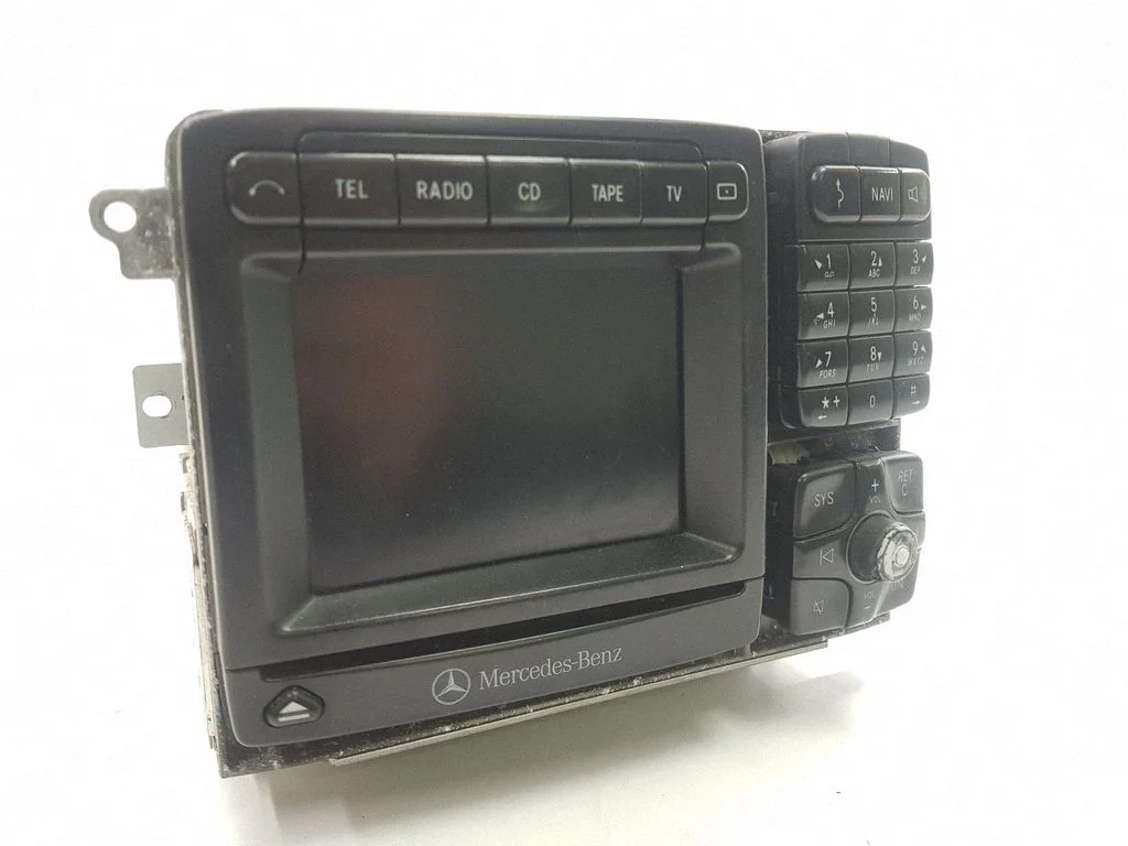Radio/CD/DVD/GPS head unit A2208270442