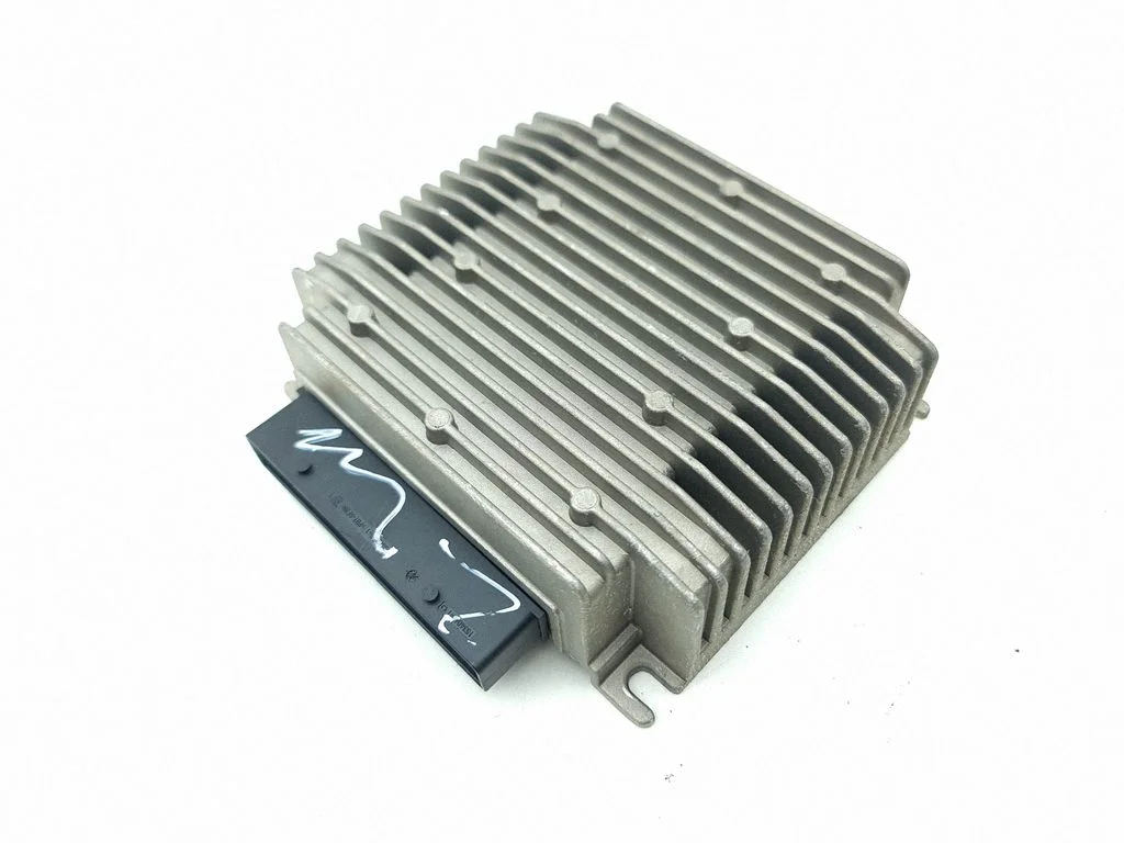 Wzmacniacz audio – Tesla Model S (2012-)