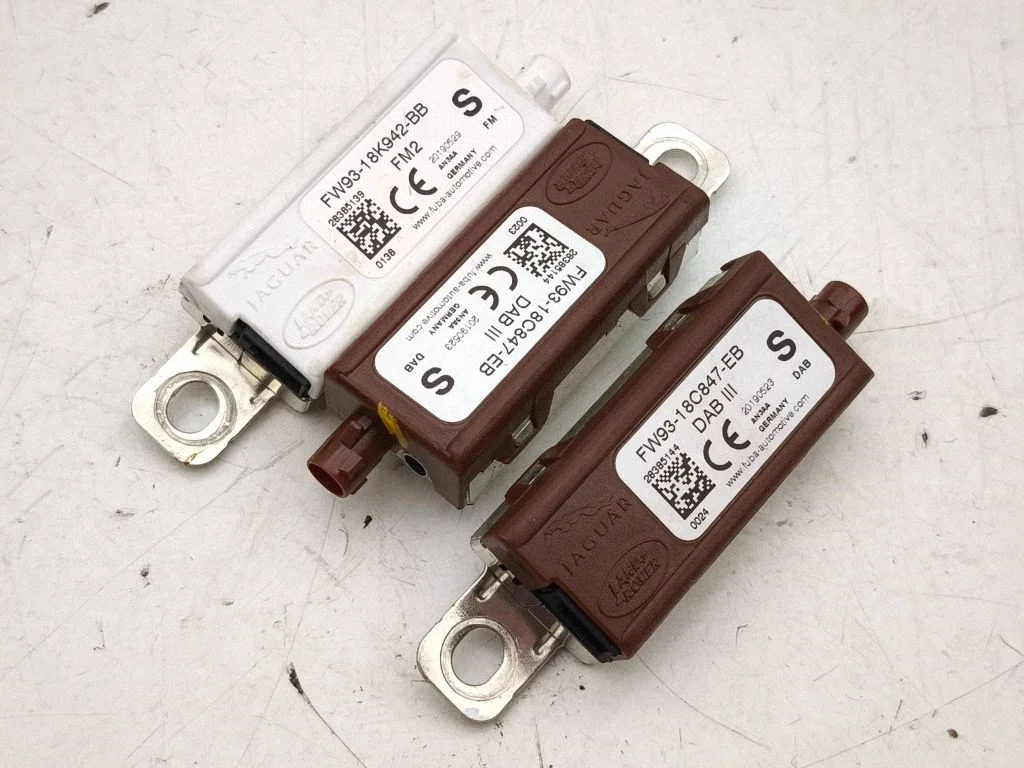 Aerial antenna amplifier – Jaguar E-Pace (2017-)