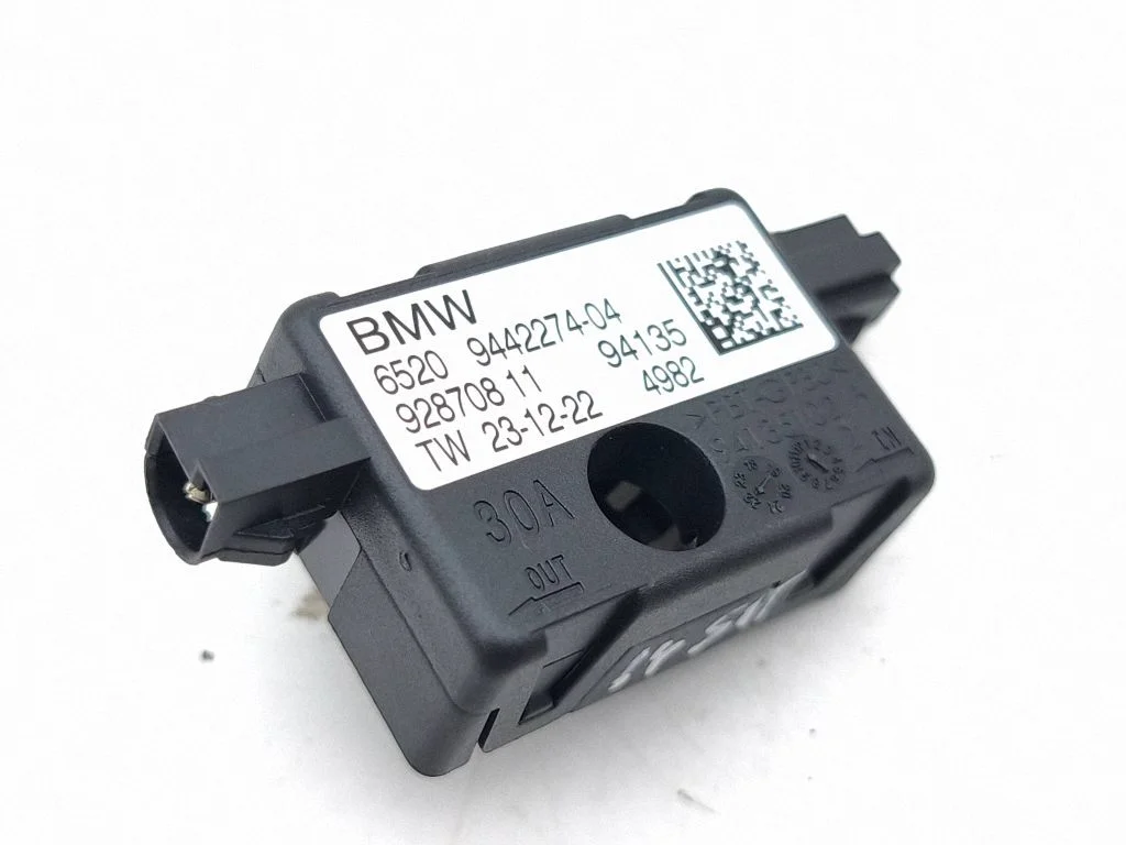 Antenas pastiprinātājs 65209442274