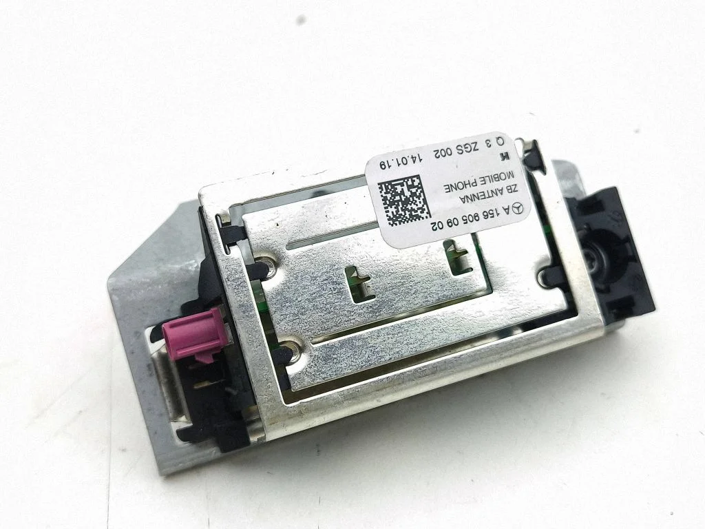 Antenas pastiprinātājs – Mercedes-Benz A klase W177 AMG (2018-)
