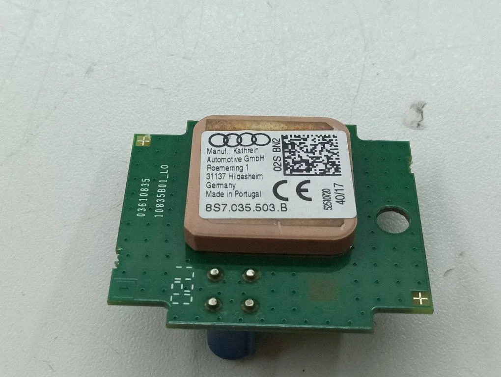 Antenas pastiprinātājs 8S7C35503B