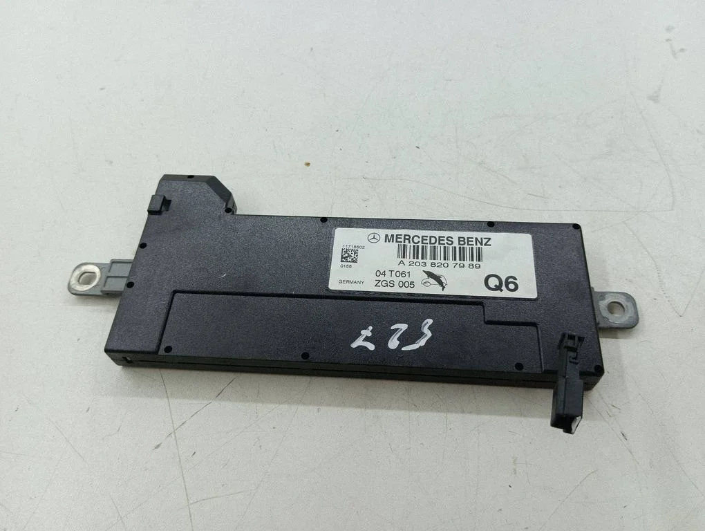 Antenas pastiprinātājs A2038207989