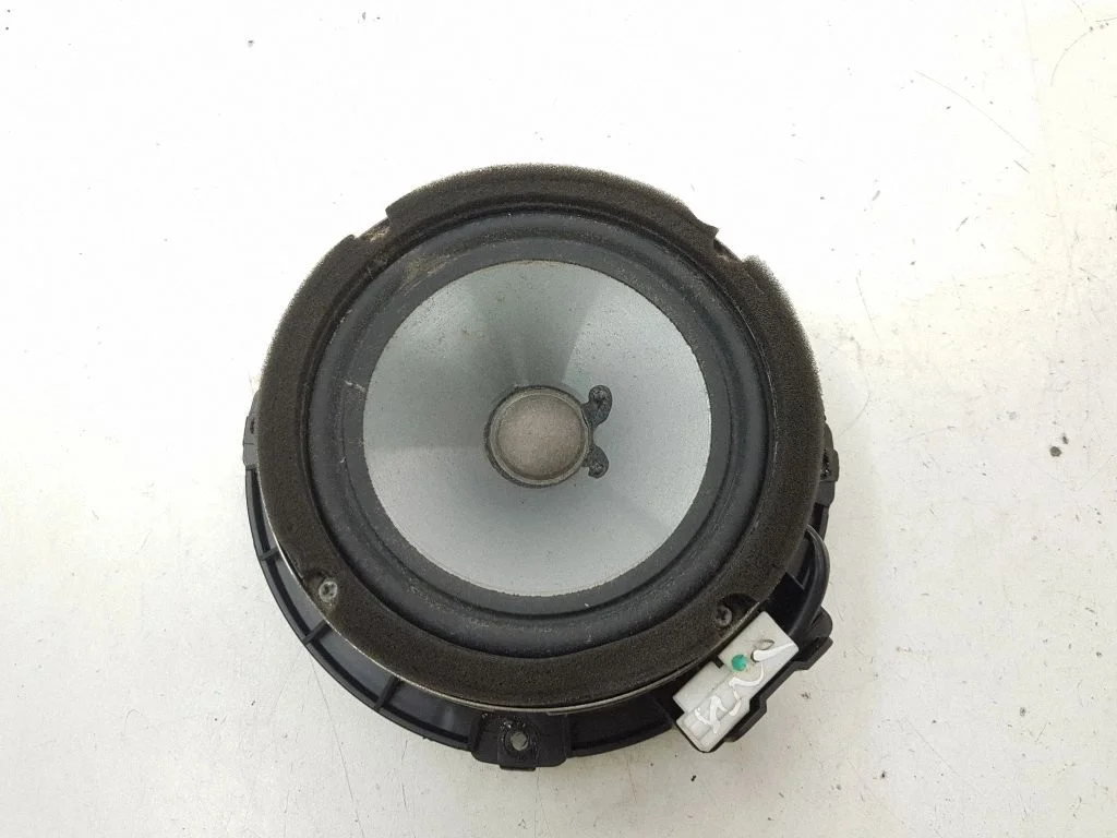 Skaļrunis (-ņi) priekšējās durvīs 963301D700