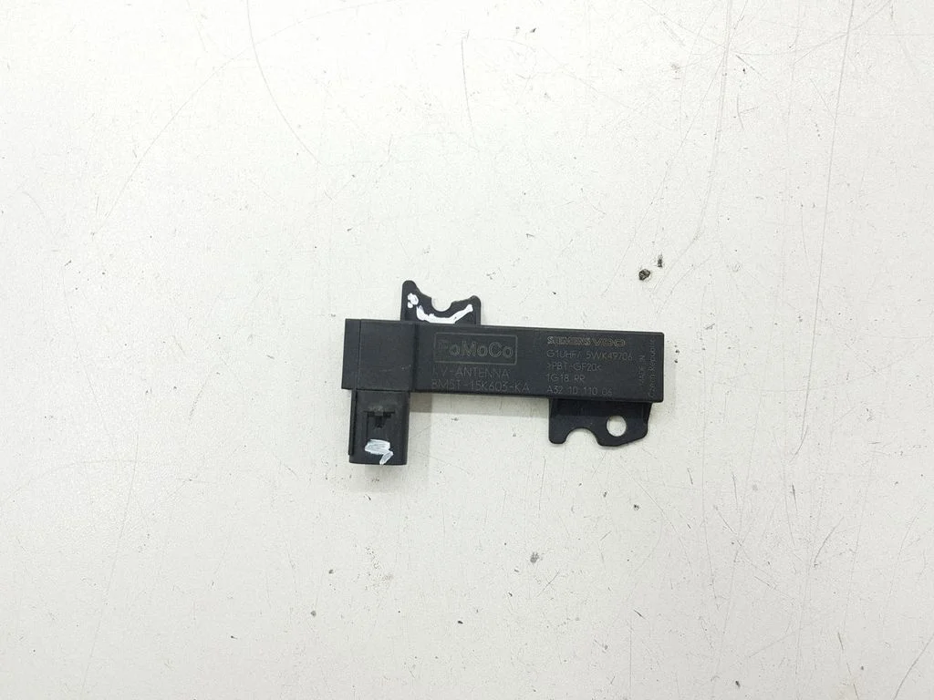 Aerial antenna amplifier 8M5T15K603KA