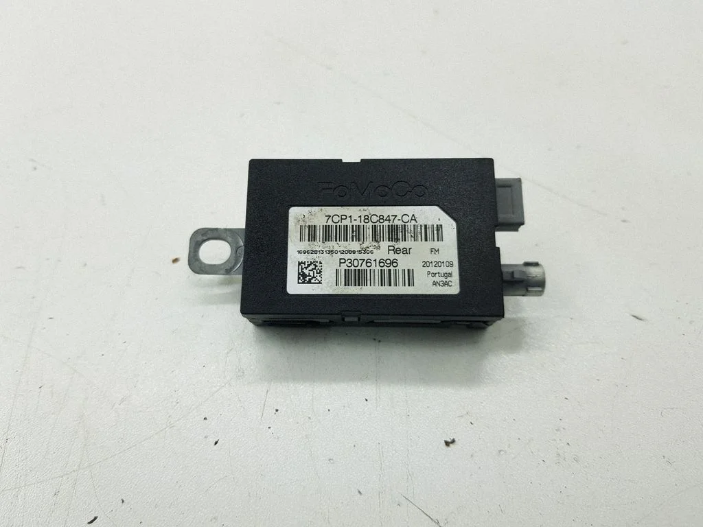 Antenas pastiprinātājs – Ford Focus (2010-2017)