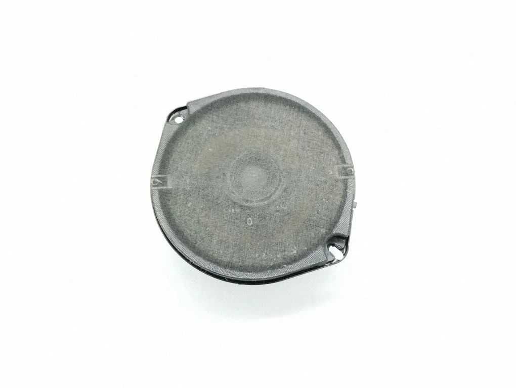 Skaļrunis (-ņi) priekšējās durvīs 04685920AB