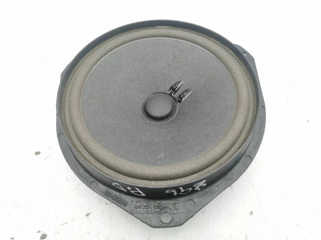 Skaļrunis (-ņi) priekšējās durvīs 518936010