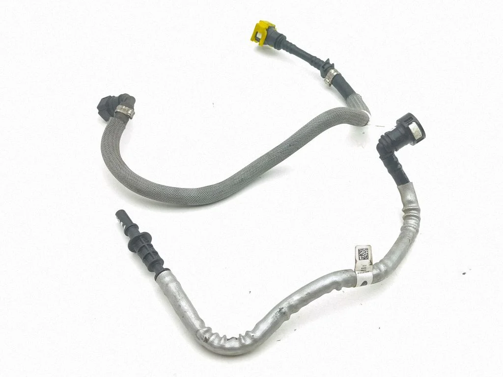 Fuel line/pipe/hose M4D39T518AA