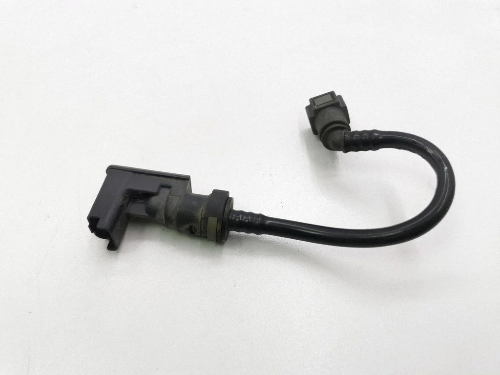 Fuel line/pipe/hose 82MPP0301