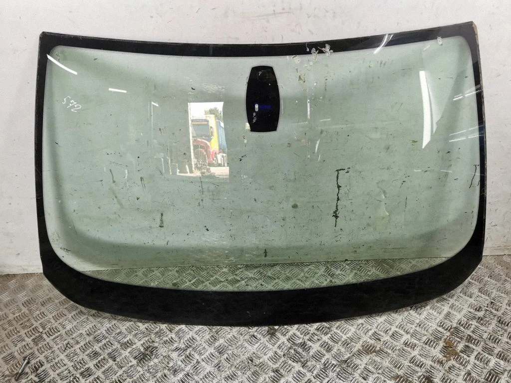 Front windscreen/windshield window – BMW 5 Series E60 E61 (2004-2010)