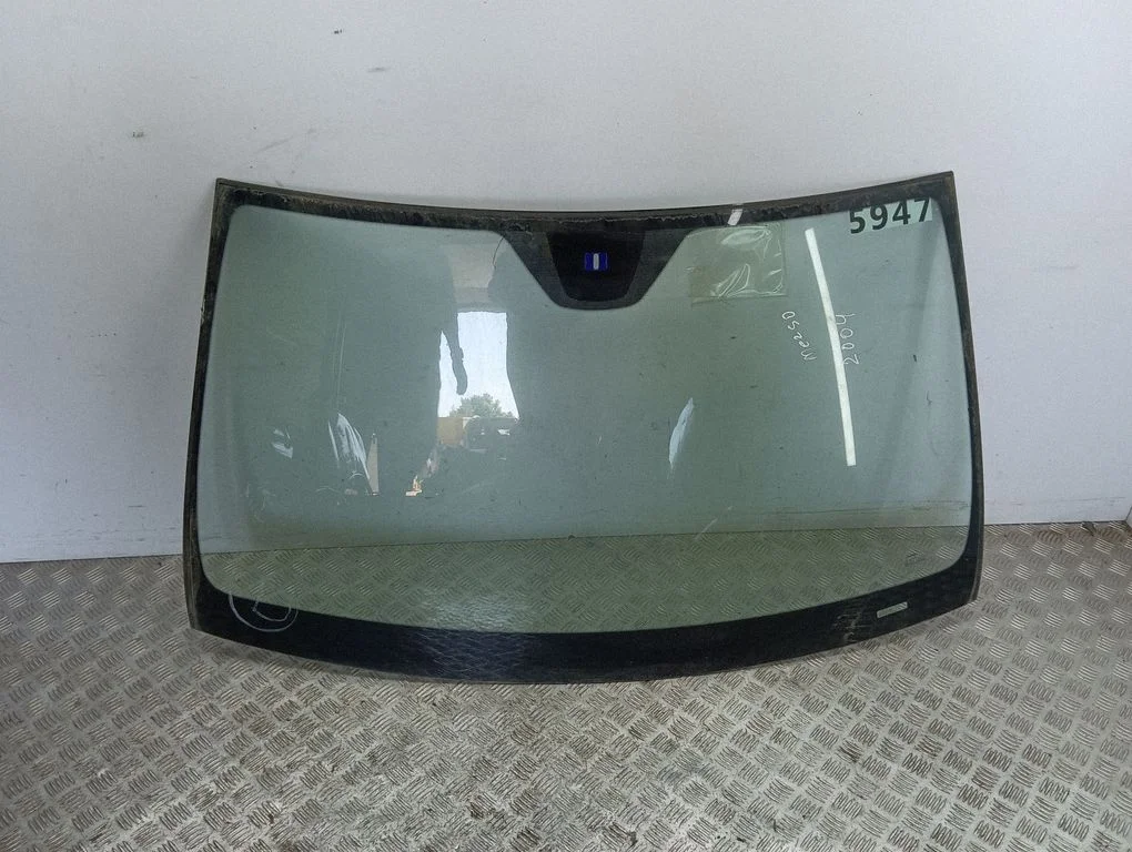 Front windscreen/windshield window – Mercedes-Benz C-Class AMG W204 (2007-2014)