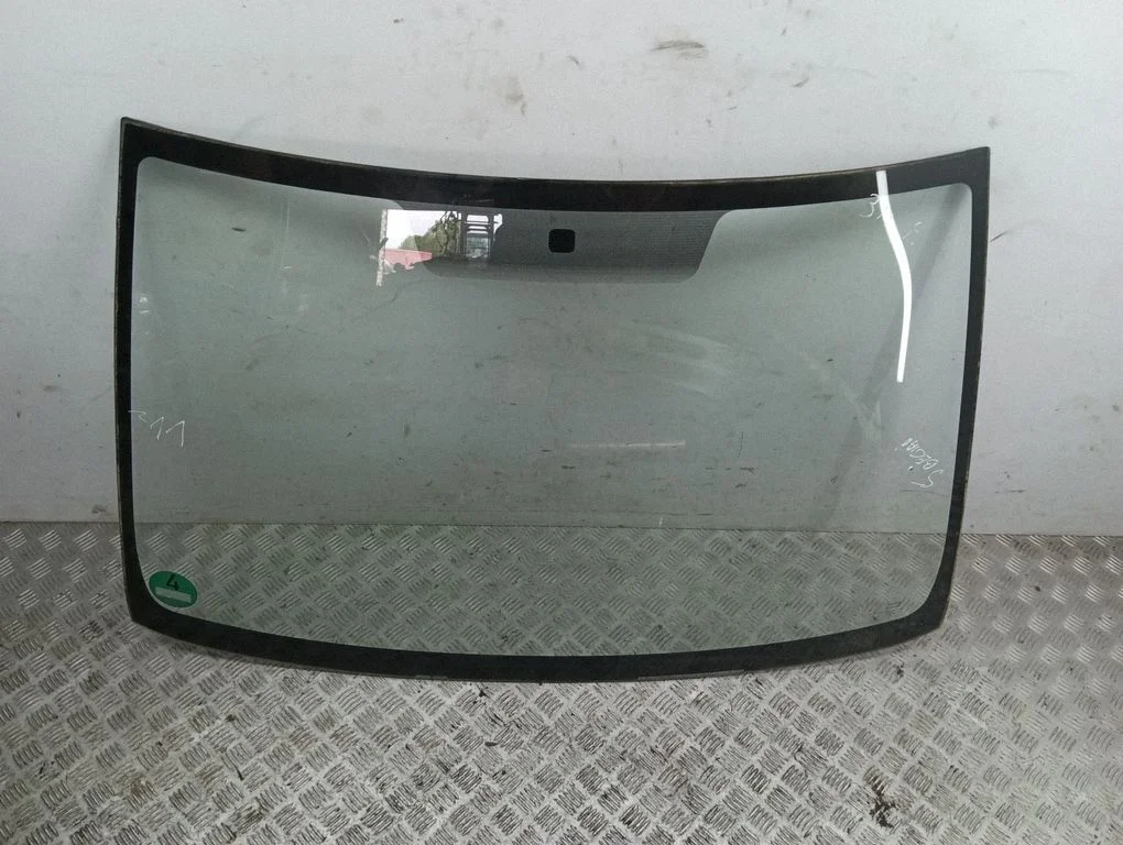 Front windscreen/windshield window – Toyota Matrix (E130) (2001-2008)