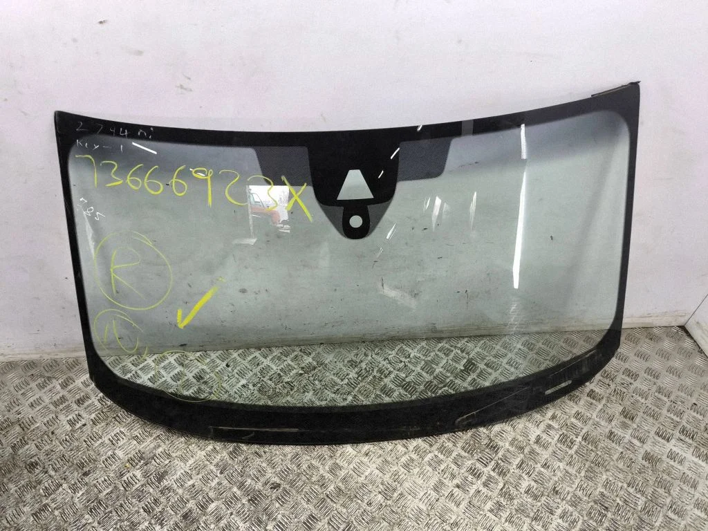 Front windscreen/windshield window