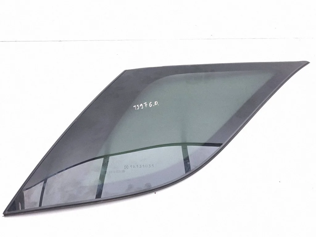 Rear side window – right