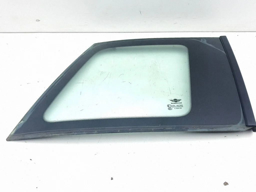 Rear side window – right