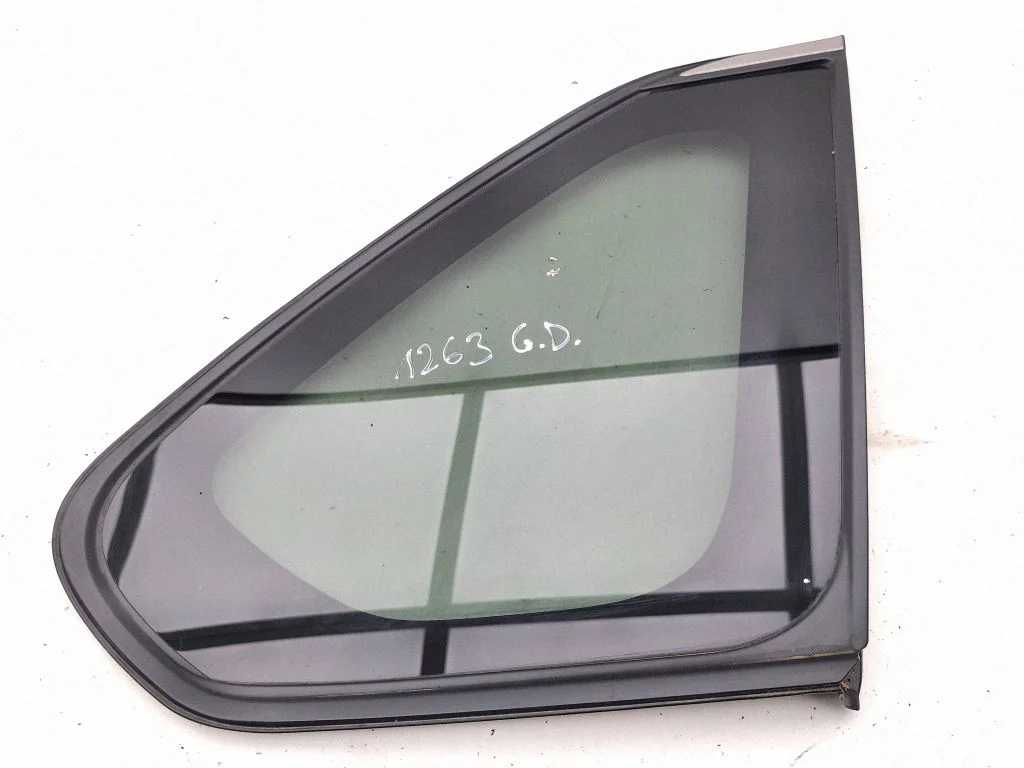Rear side window – right