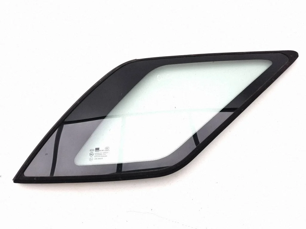 Rear side window – right