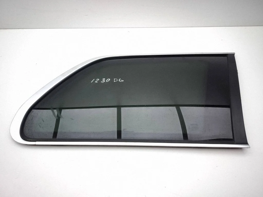 Rear side window – right