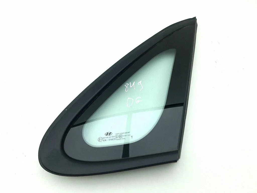 Rear side window – right