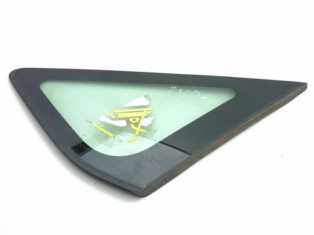 Rear side window – right