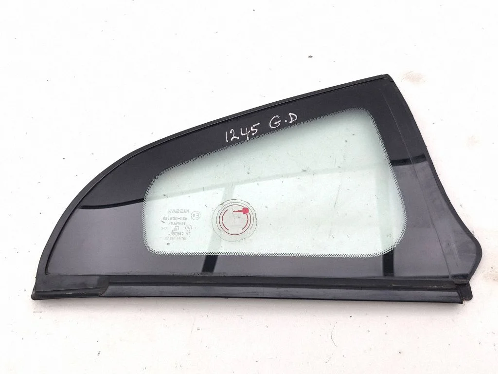 Rear side window – right